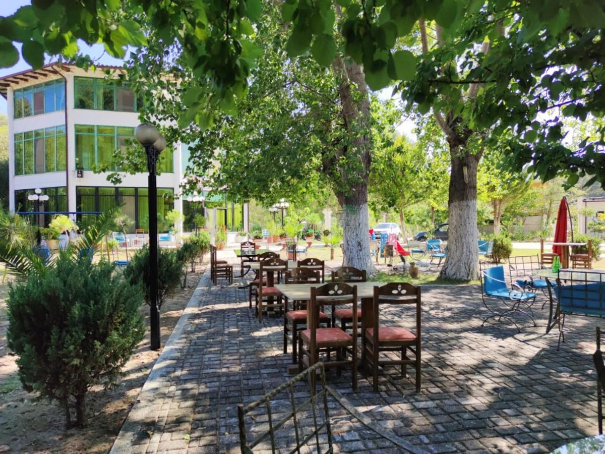Kavalona Park Hotel Vlorë Екстериор снимка