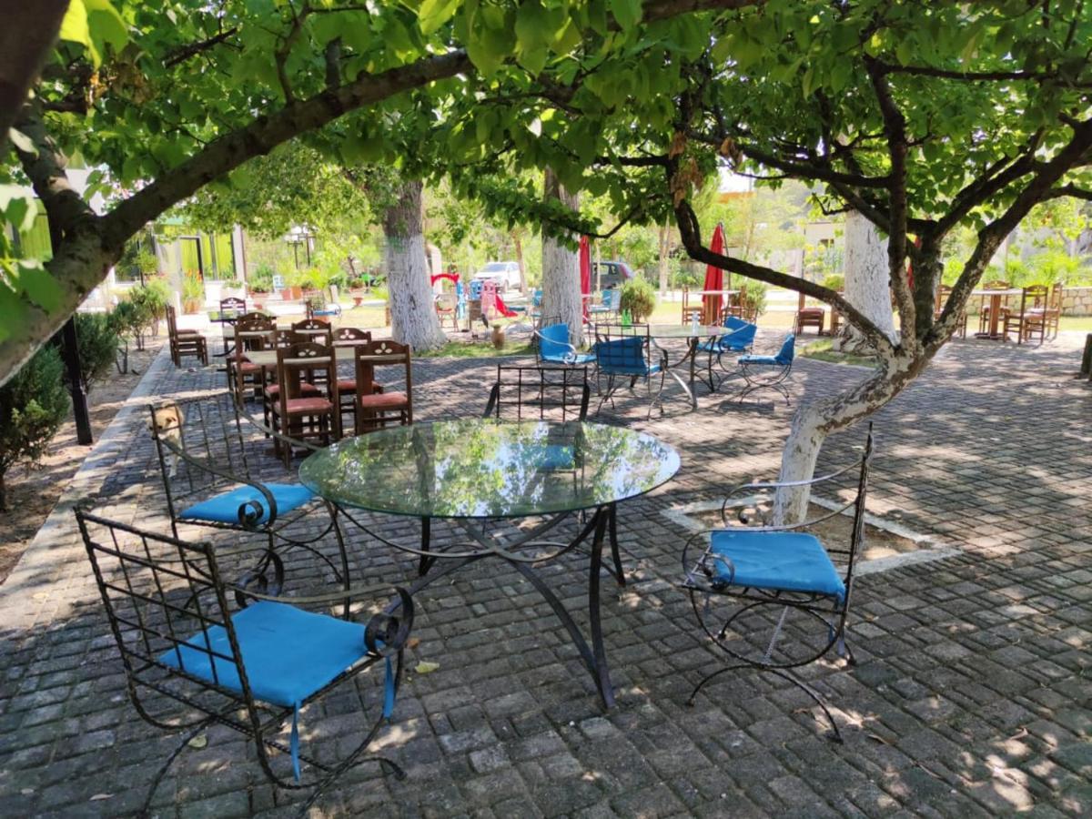 Kavalona Park Hotel Vlorë Екстериор снимка