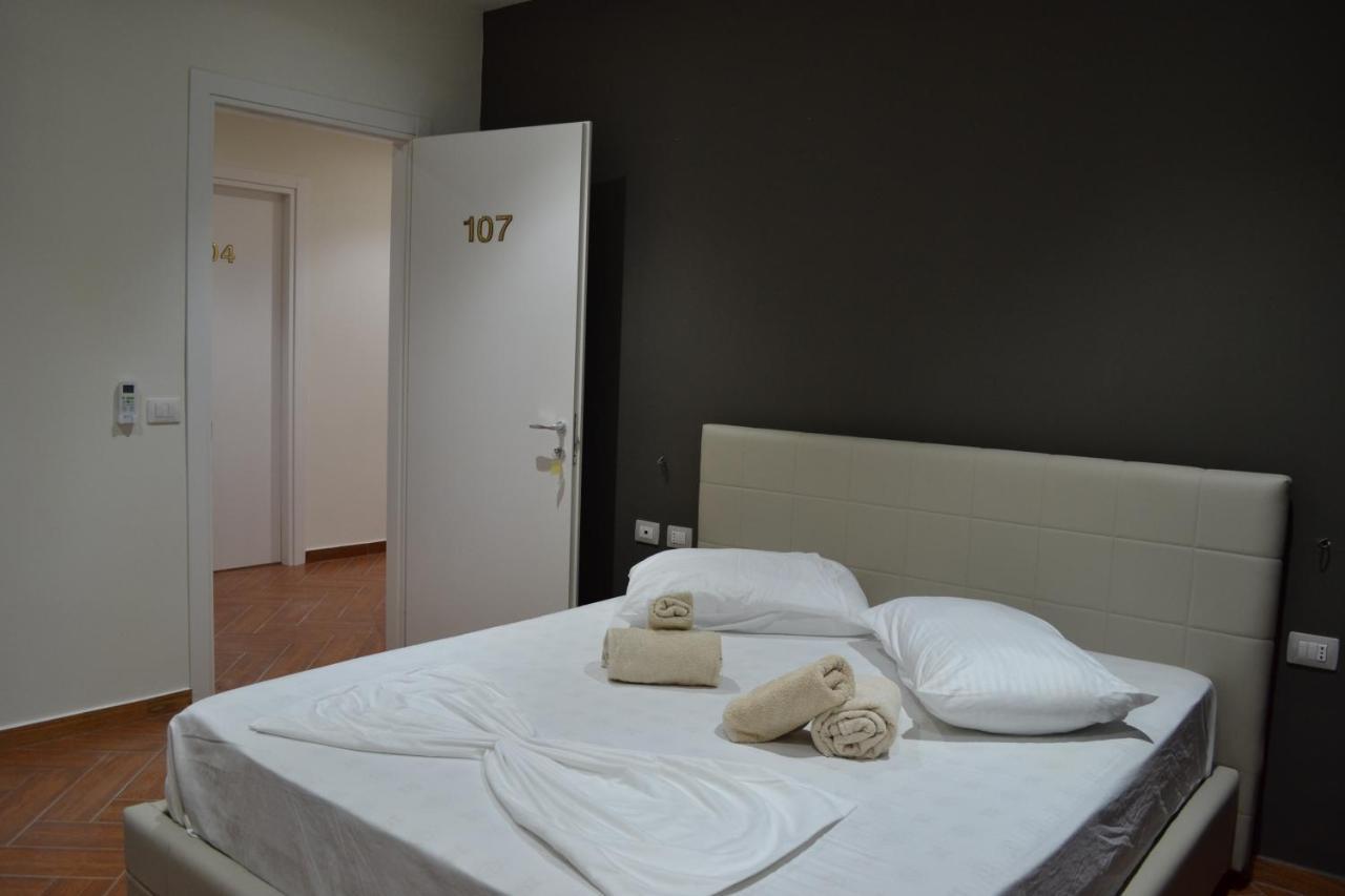 Kavalona Park Hotel Vlorë Екстериор снимка