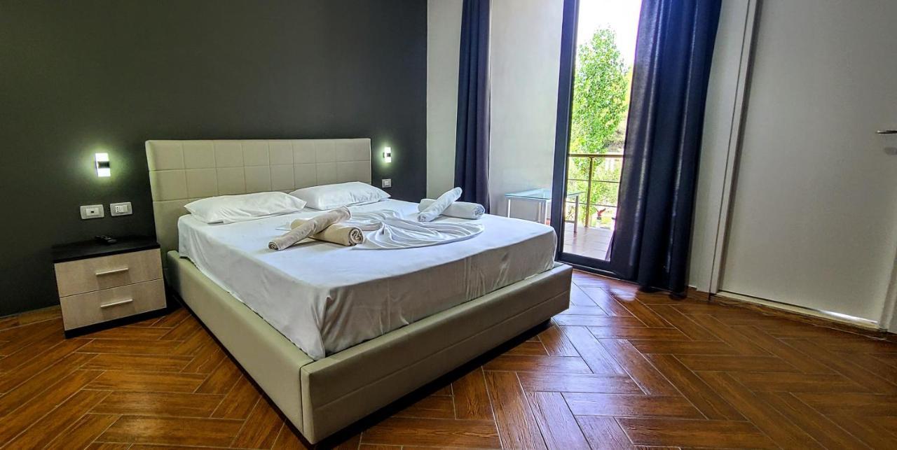 Kavalona Park Hotel Vlorë Екстериор снимка
