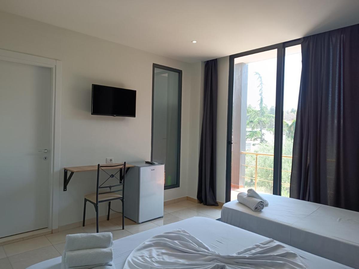 Kavalona Park Hotel Vlorë Екстериор снимка