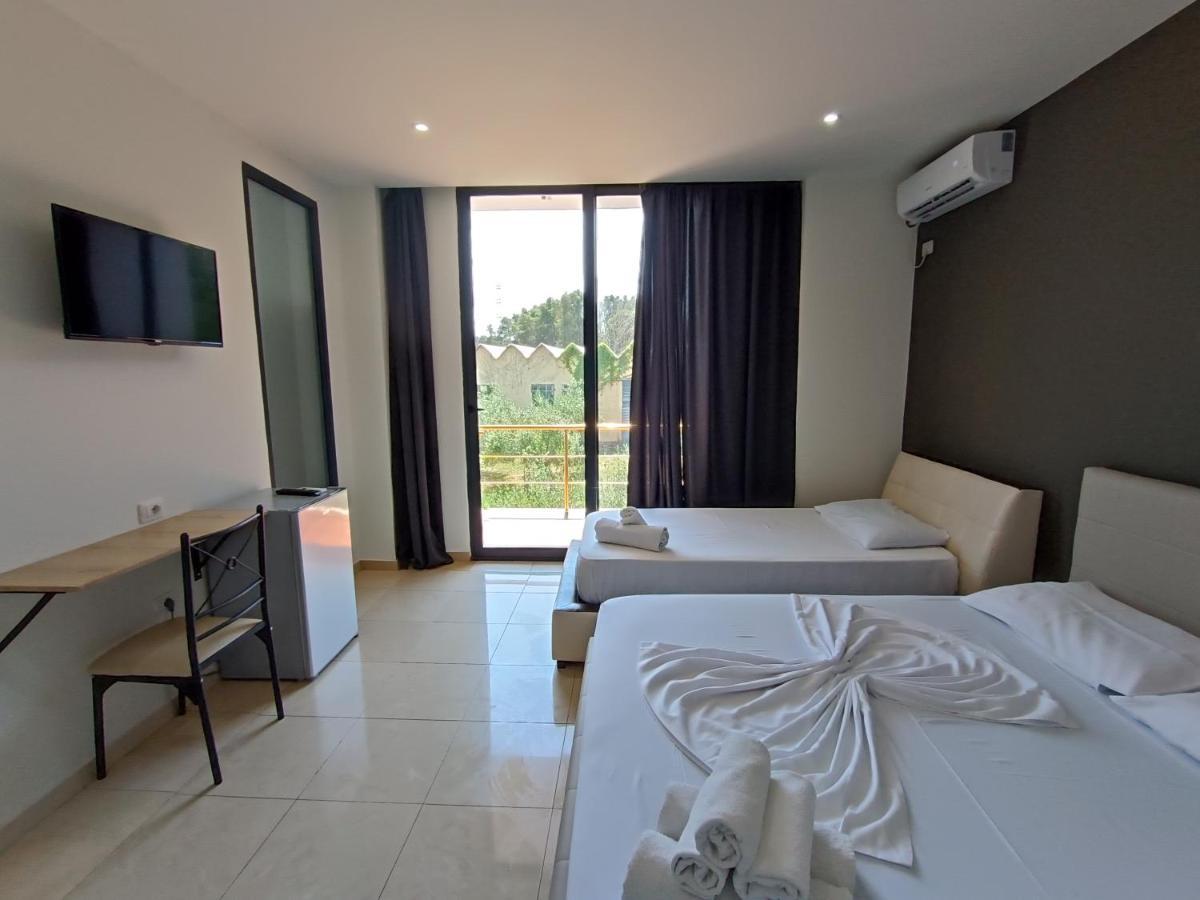 Kavalona Park Hotel Vlorë Екстериор снимка