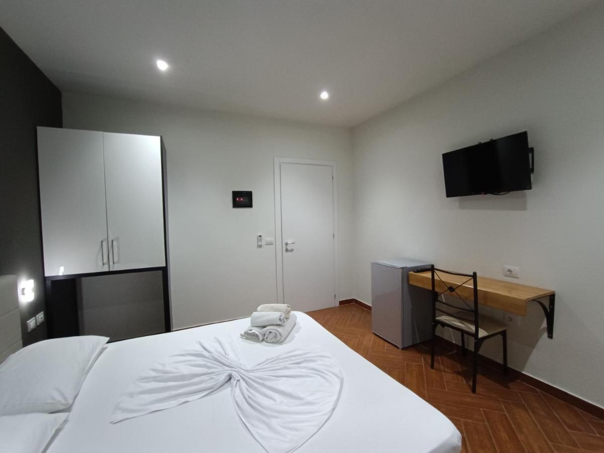 Kavalona Park Hotel Vlorë Екстериор снимка