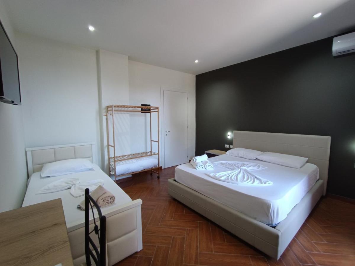 Kavalona Park Hotel Vlorë Екстериор снимка