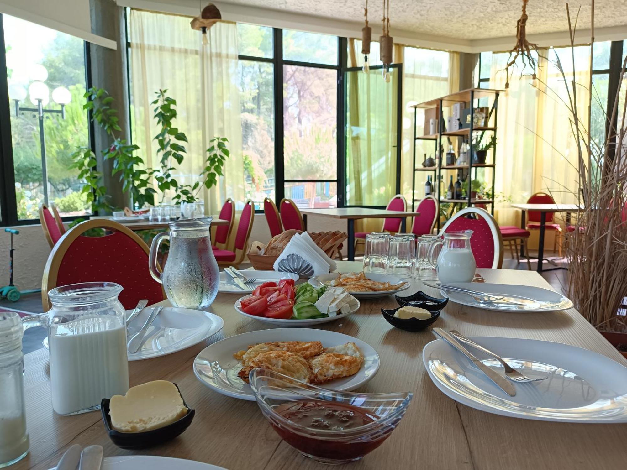 Kavalona Park Hotel Vlorë Екстериор снимка