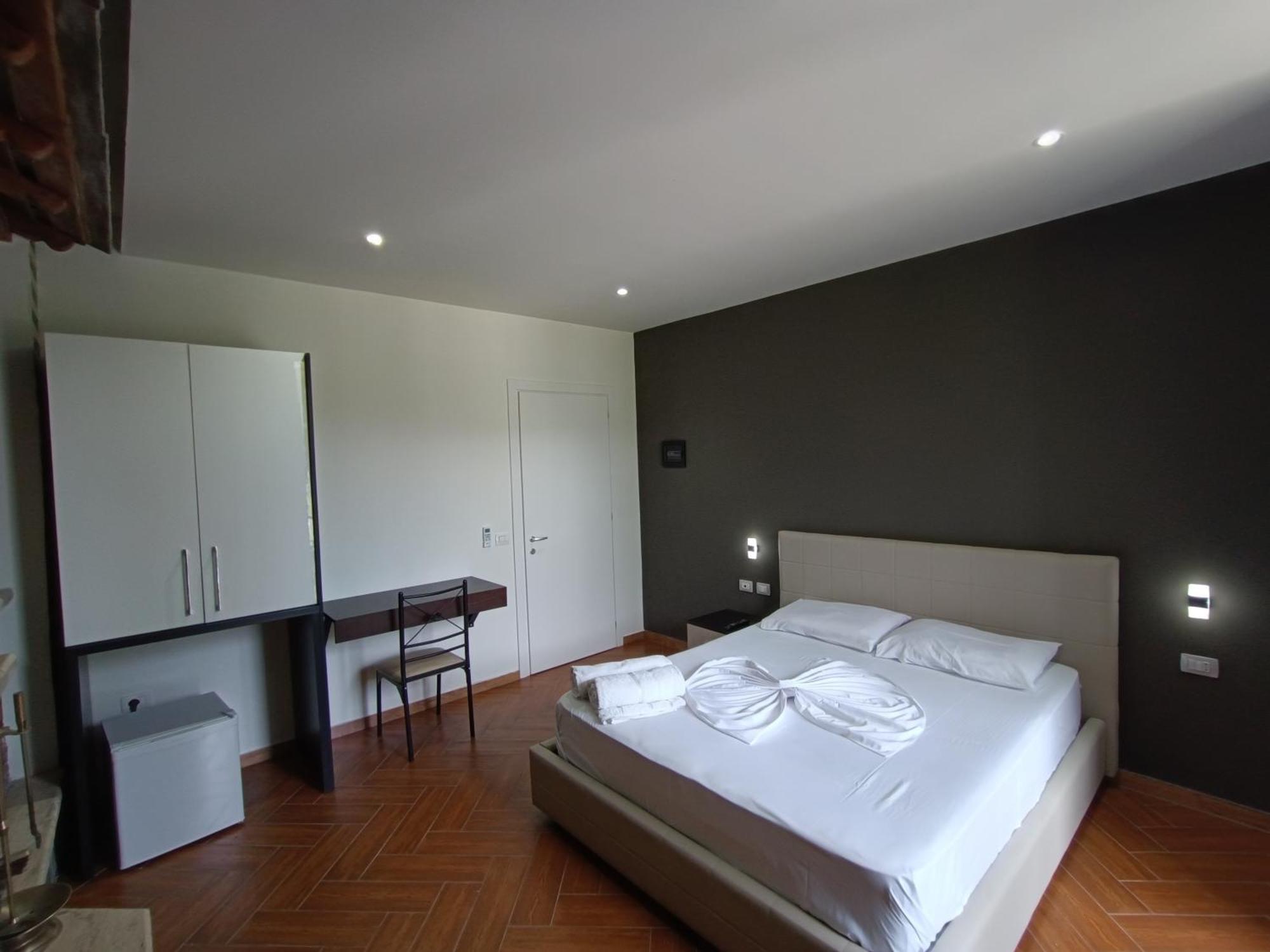 Kavalona Park Hotel Vlorë Стая снимка