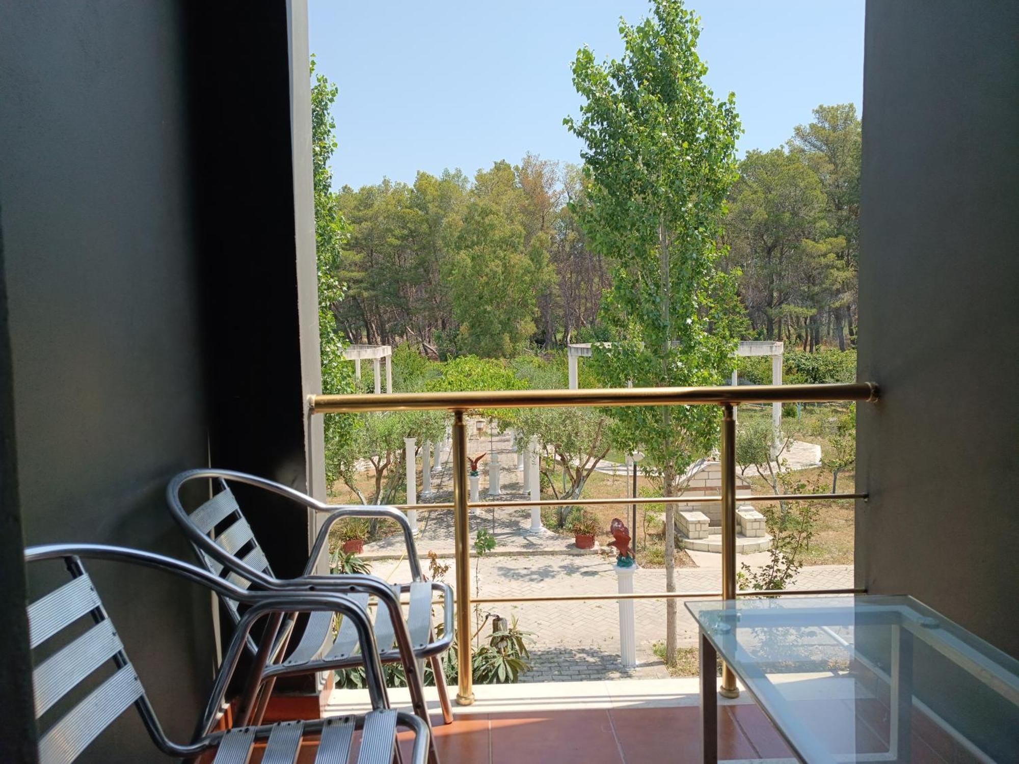 Kavalona Park Hotel Zverneci Стая снимка