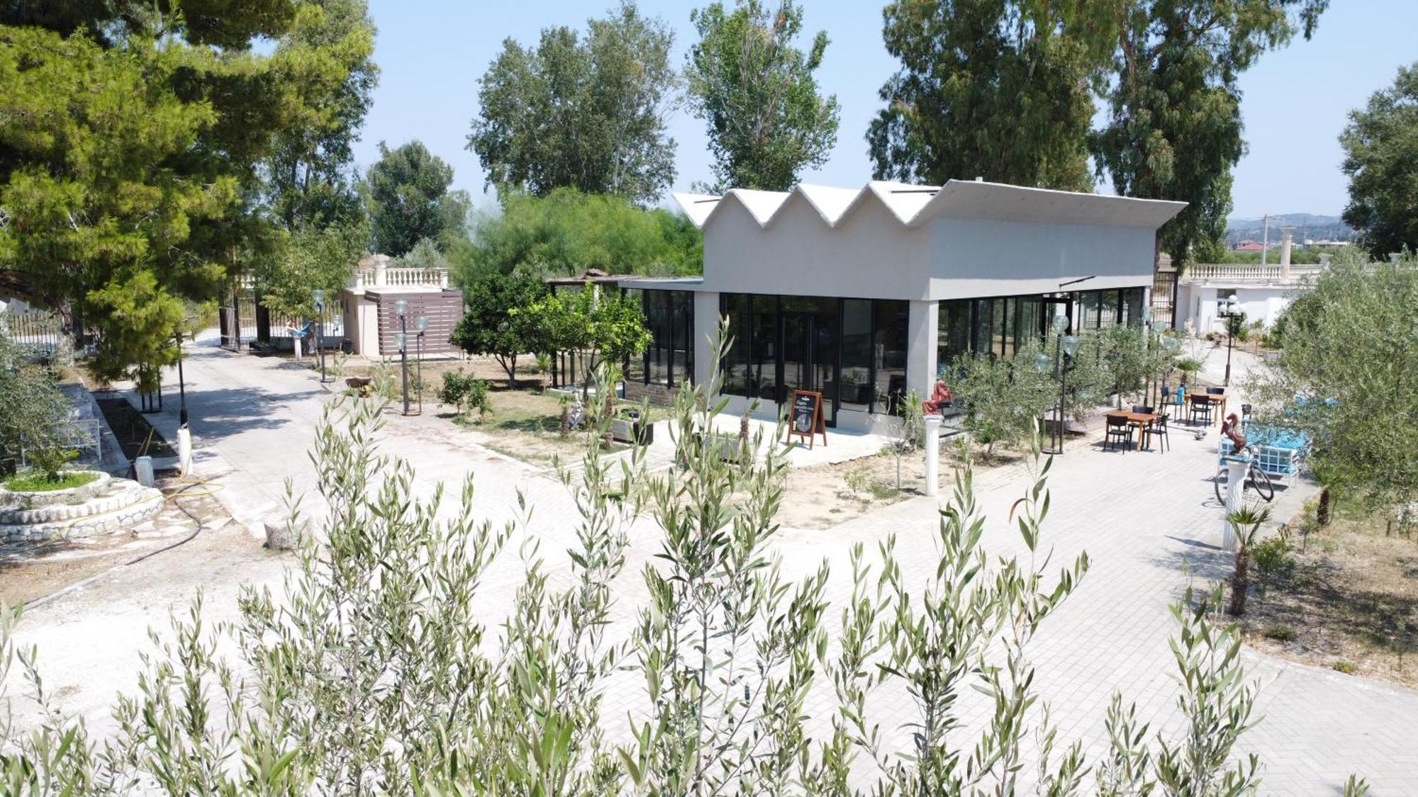 Kavalona Park Hotel Vlorë Екстериор снимка