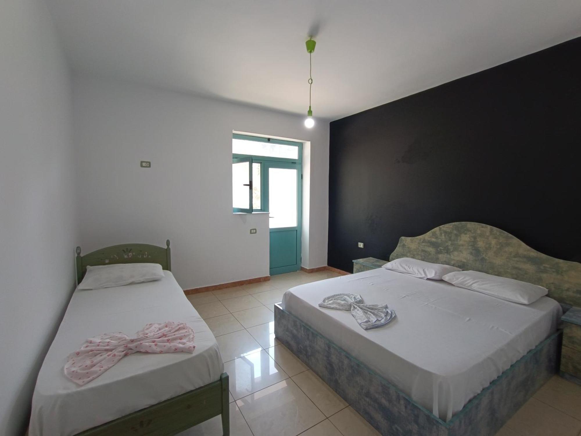 Kavalona Park Hotel Vlorë Стая снимка