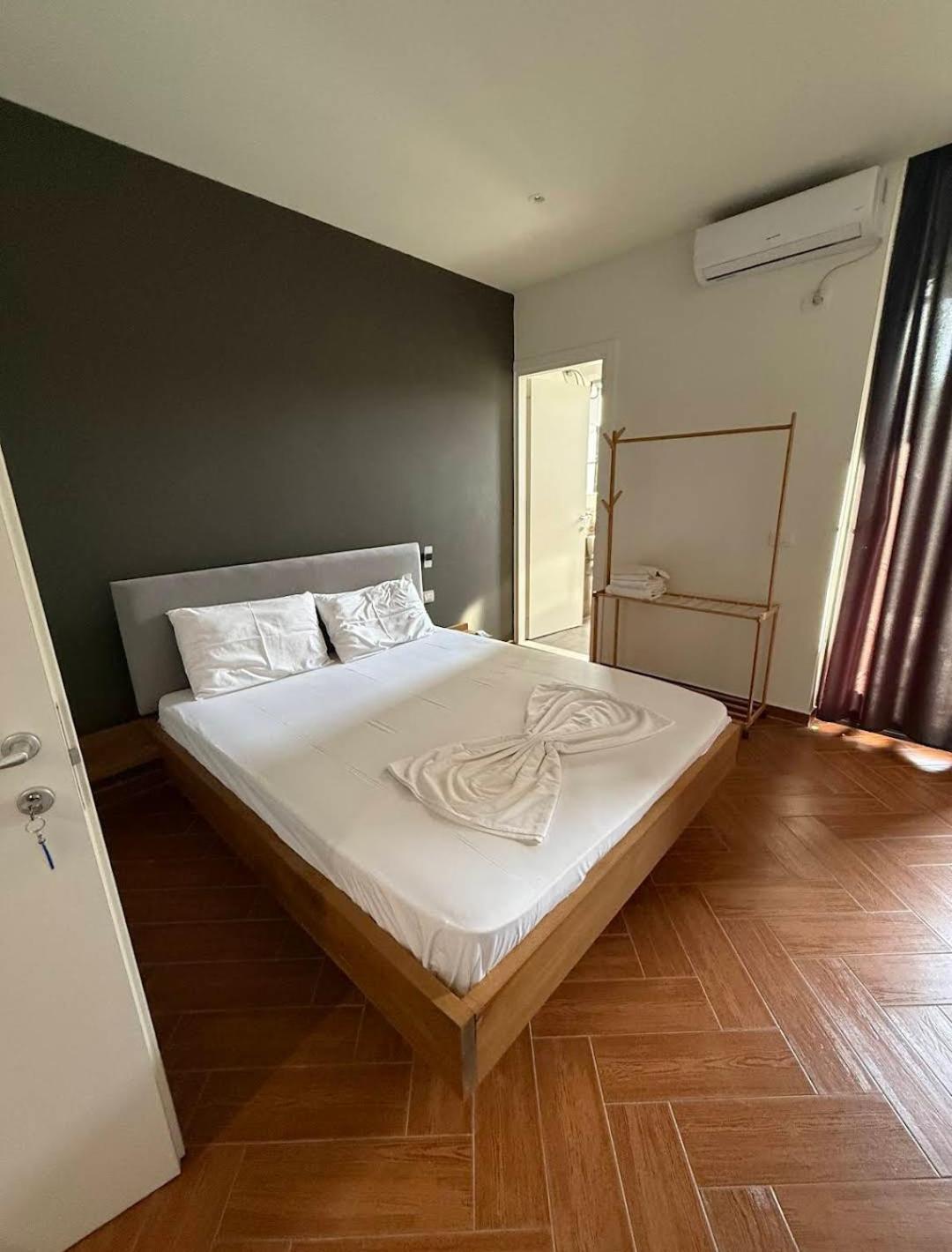 Kavalona Park Hotel Zverneci Екстериор снимка